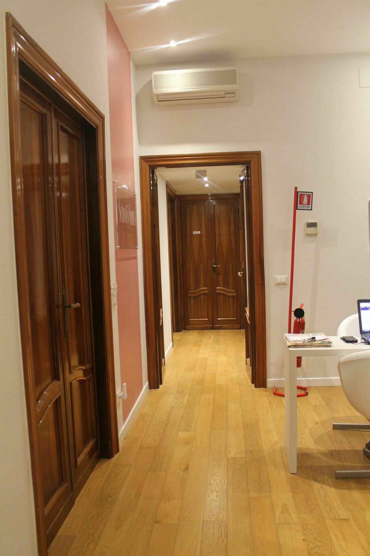 Sofia'S Suites Guesthouse Rome Bagian luar foto