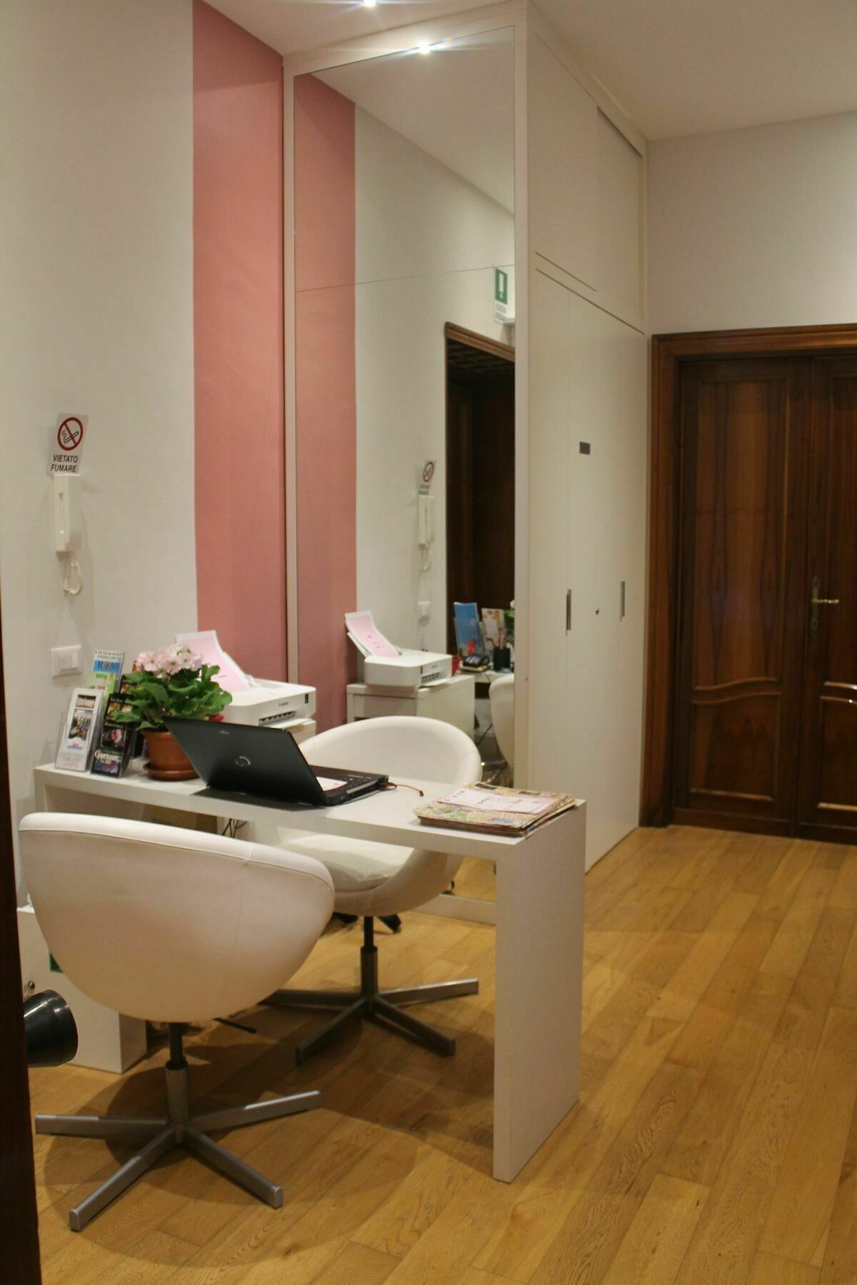 Sofia'S Suites Guesthouse Rome Bagian luar foto