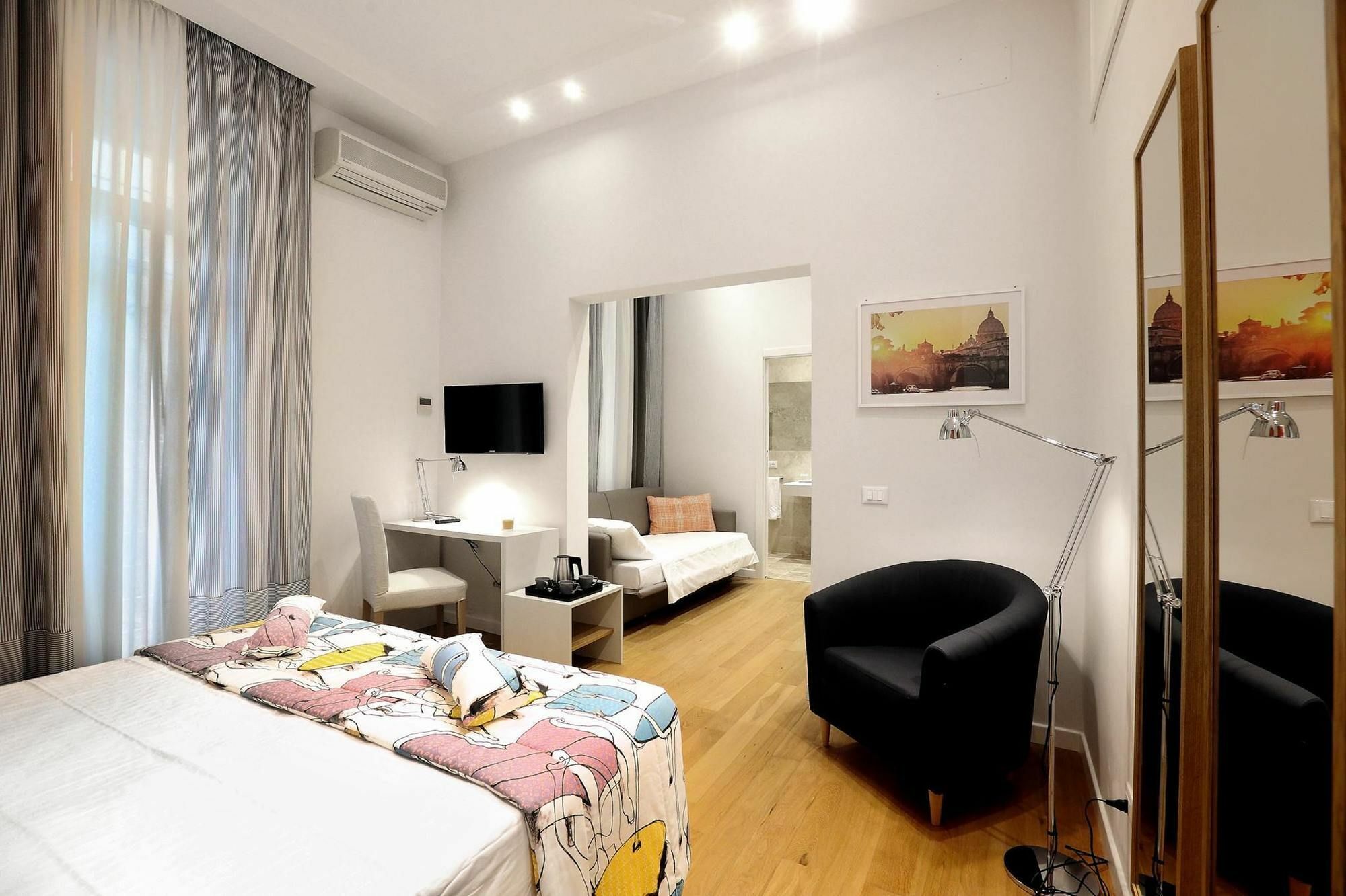 Sofia'S Suites Guesthouse Rome Bagian luar foto